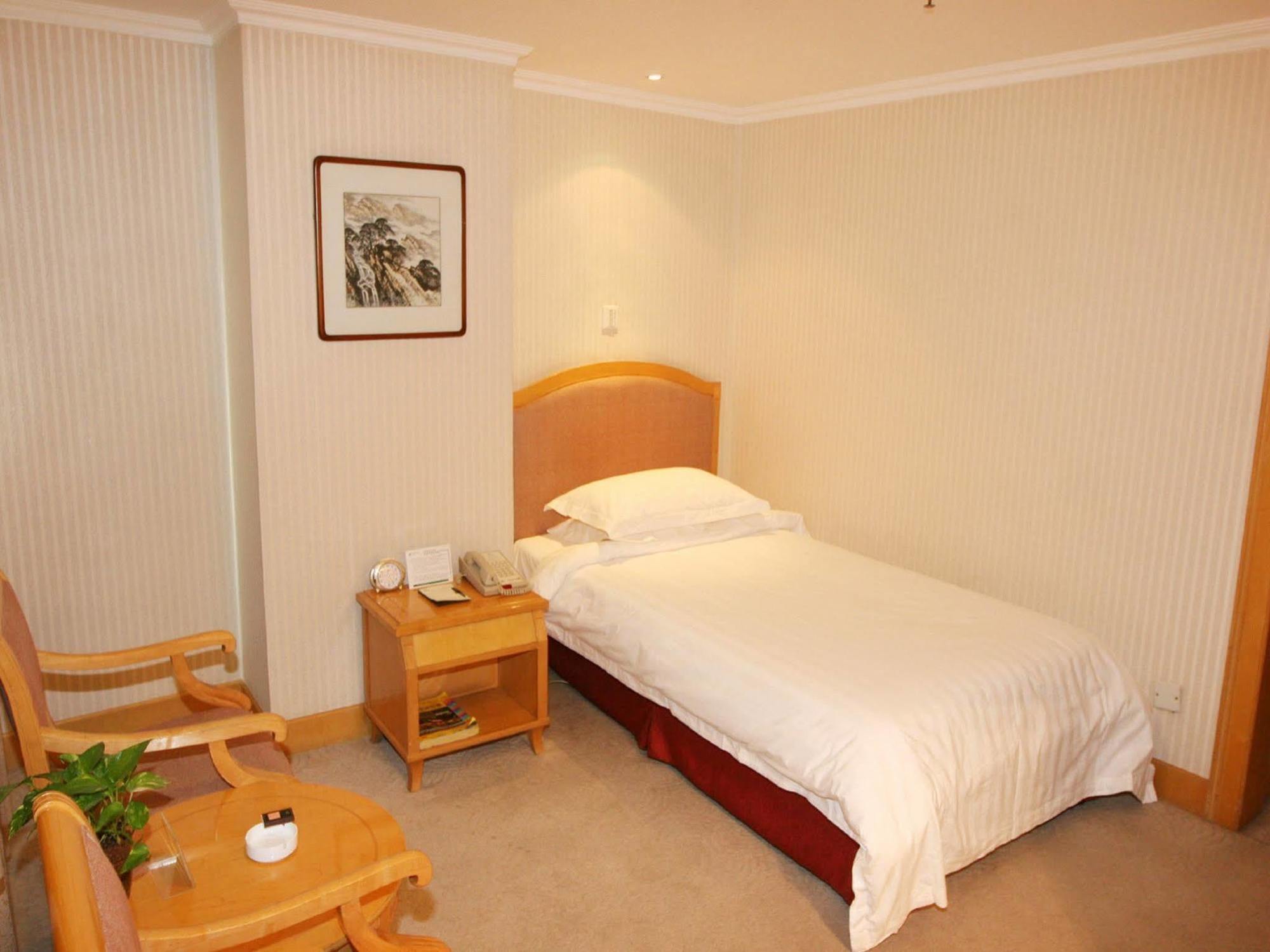 Baoding Zhong Yin Hotel Екстериор снимка