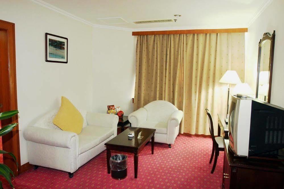 Baoding Zhong Yin Hotel Екстериор снимка