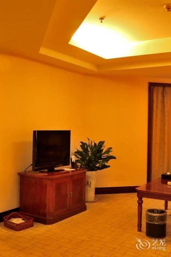 Baoding Zhong Yin Hotel Екстериор снимка