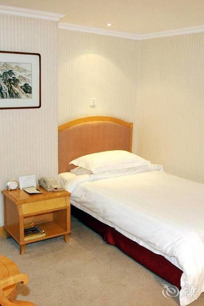 Baoding Zhong Yin Hotel Екстериор снимка