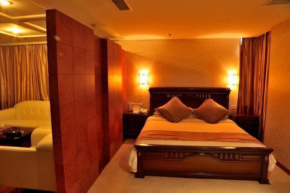 Baoding Zhong Yin Hotel Екстериор снимка